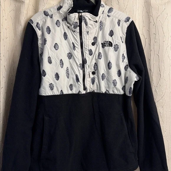 The North Face Black and White Pinecone Fleece Jacket - Picture 3 of 8